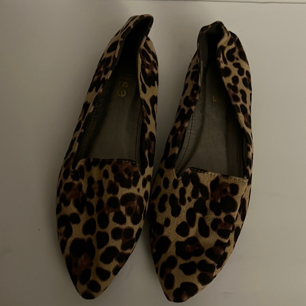 Leopard print pointy loafers. Size 11.